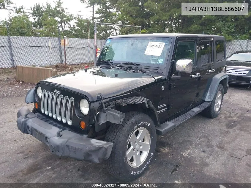 2011 Jeep Wrangler Unlimited Sport VIN: 1J4HA3H13BL586607 Lot: 40024327