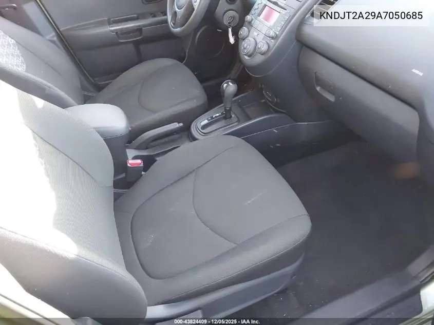 KNDJT2A29A7050685 2010 Kia Soul +