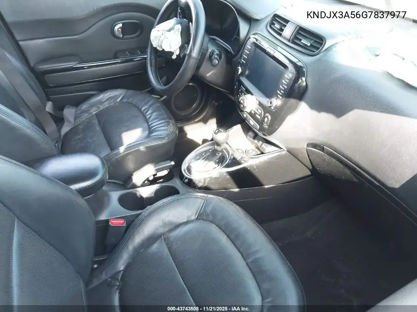 KNDJX3A56G7837977 2016 Kia Soul !