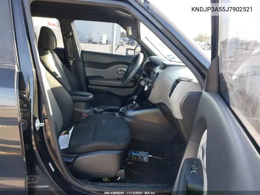 KNDJP3A55J7902521 2018 Kia Soul +