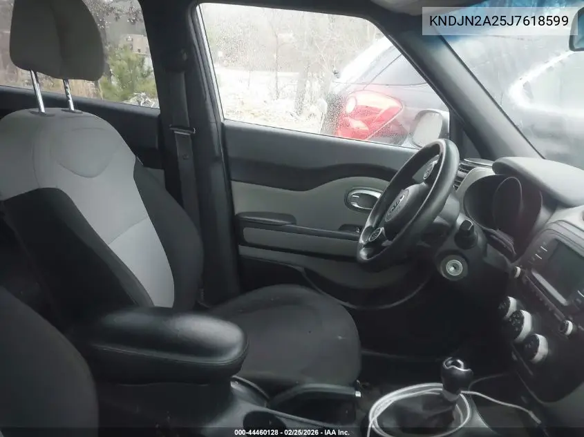 KNDJN2A25J7618599 2018 Kia Soul