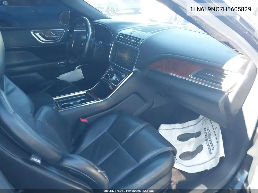 1LN6L9NC7H5605829 2017 Lincoln Continental Reserve