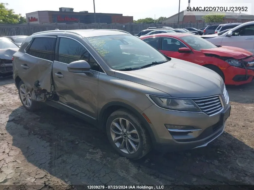 5LMCJ2D97GUJ23952 2016 Lincoln Mkc Select