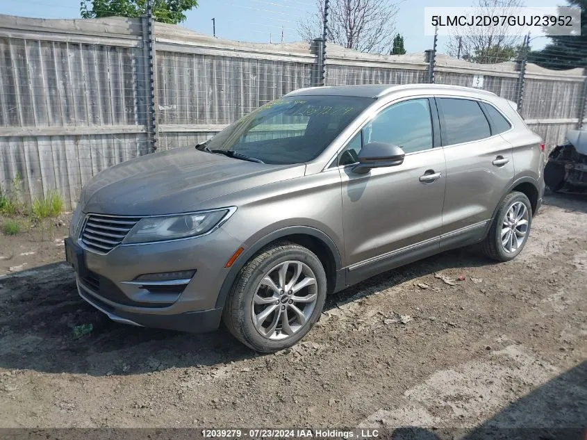 5LMCJ2D97GUJ23952 2016 Lincoln Mkc Select