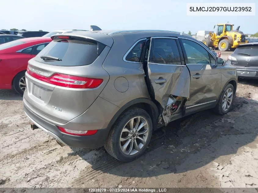 5LMCJ2D97GUJ23952 2016 Lincoln Mkc Select