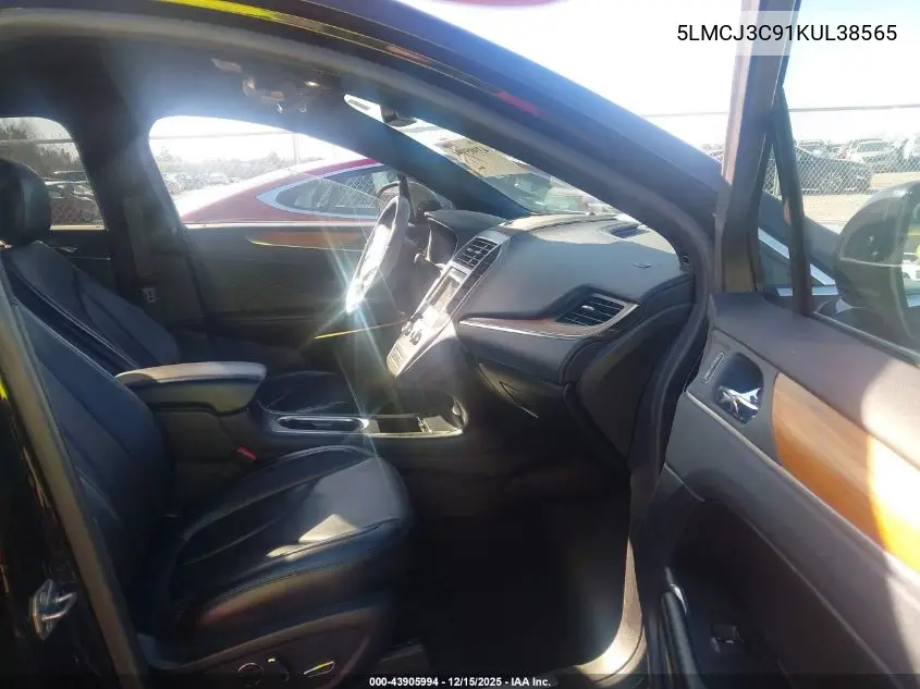 5LMCJ3C91KUL38565 2019 Lincoln Mkc Reserve