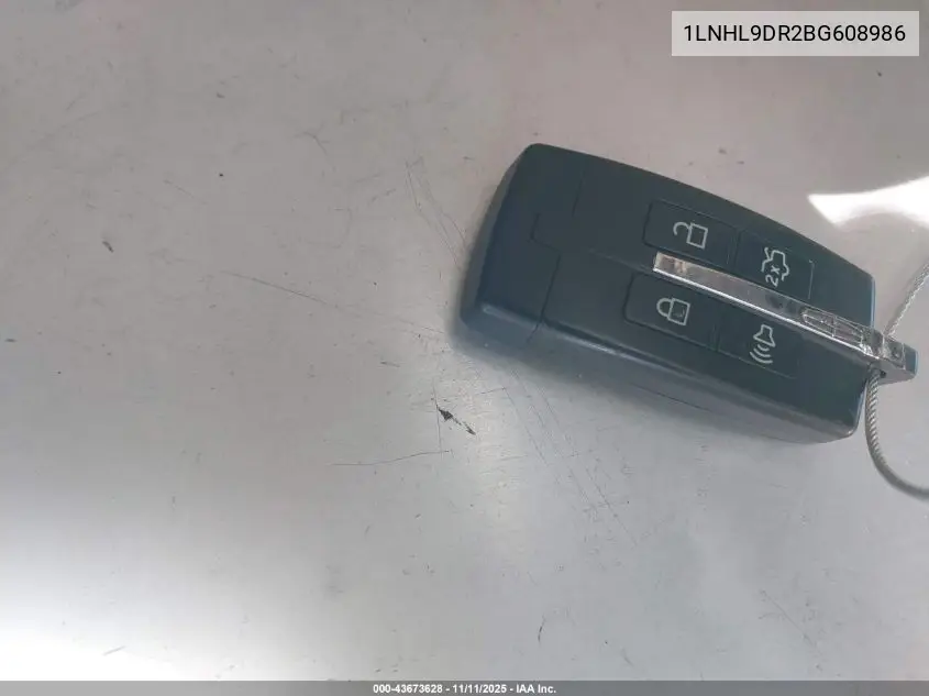 1LNHL9DR2BG608986 2011 Lincoln Mks