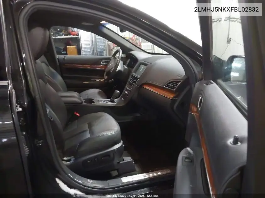 2LMHJ5NKXFBL02832 2015 Lincoln Mkt Livery