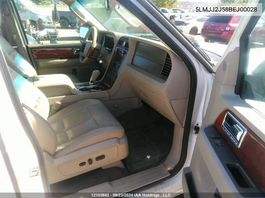 5LMJJ2J58BEJ00028 2011 Lincoln Navigator