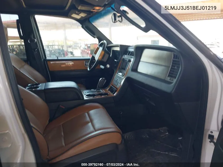 5LMJJ3J51BEJ01219 2011 Lincoln Navigator L