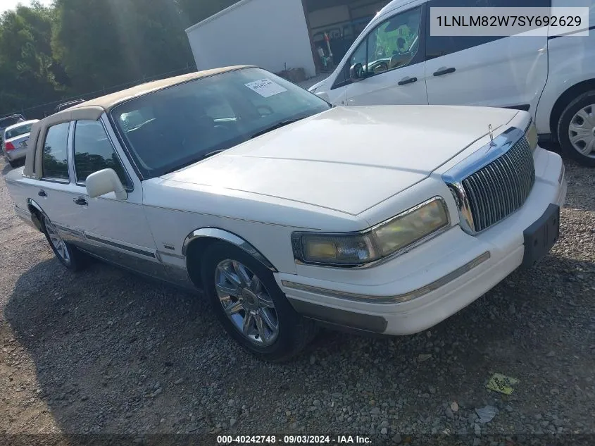 1995 Lincoln Town Car Signature/Spinnaker VIN: 1LNLM82W7SY692629 Lot: 40242748