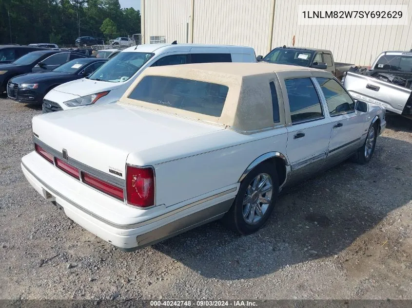 1995 Lincoln Town Car Signature/Spinnaker VIN: 1LNLM82W7SY692629 Lot: 40242748