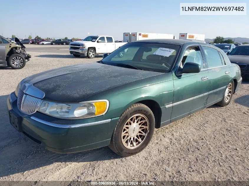 1998 Lincoln Town Car Signature VIN: 1LNFM82W2WY697482 Lot: 39605936