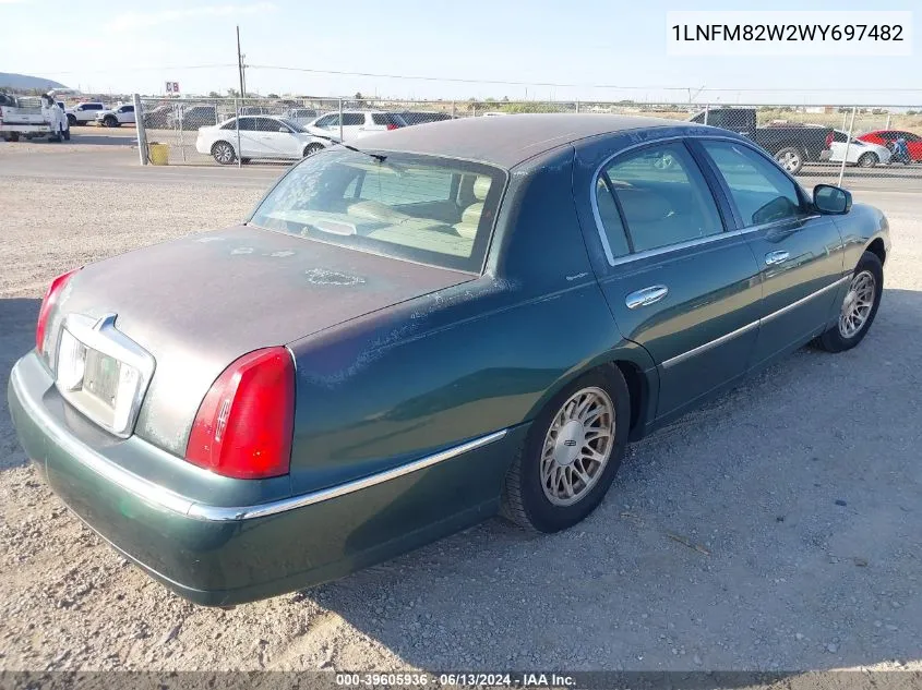 1LNFM82W2WY697482 1998 Lincoln Town Car Signature