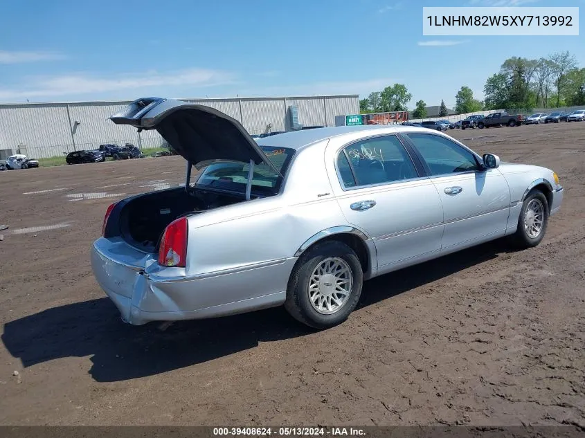 1999 Lincoln Town Car Signature VIN: 1LNHM82W5XY713992 Lot: 39408624