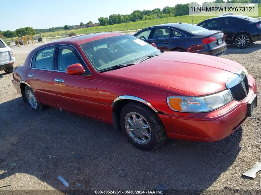 1999 Lincoln Town Car Signature VIN: 1LNHM82W1XY673121 Lot: 39524261