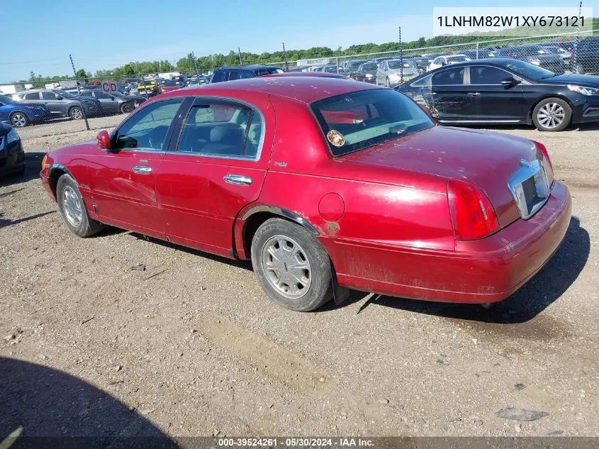 1999 Lincoln Town Car Signature VIN: 1LNHM82W1XY673121 Lot: 39524261