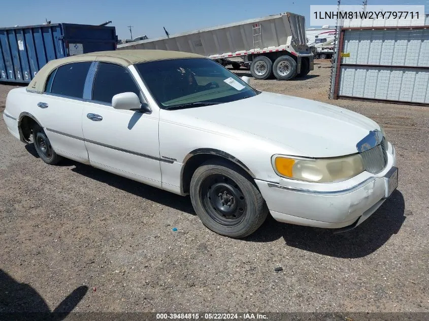 2000 Lincoln Town Car Executive VIN: 1LNHM81W2YY797711 Lot: 39484815