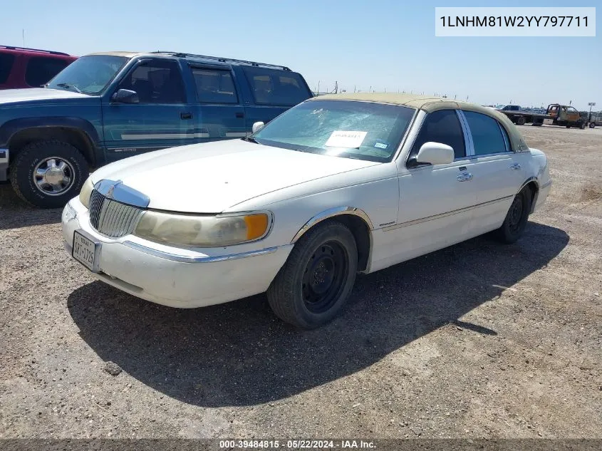 2000 Lincoln Town Car Executive VIN: 1LNHM81W2YY797711 Lot: 39484815