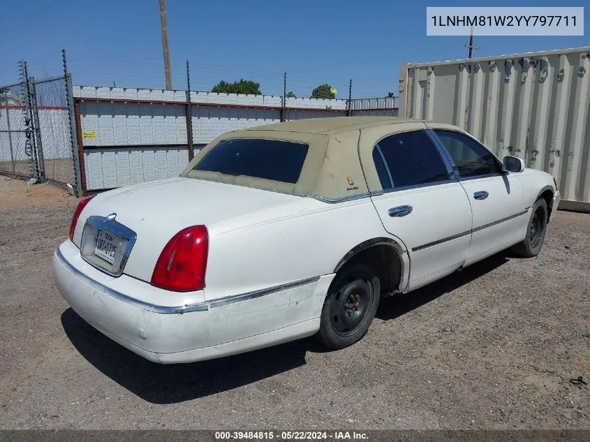 2000 Lincoln Town Car Executive VIN: 1LNHM81W2YY797711 Lot: 39484815