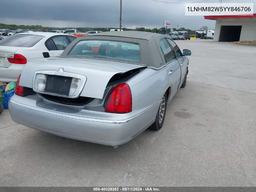 1LNHM82W5YY846706 2000 Lincoln Town Car Signature