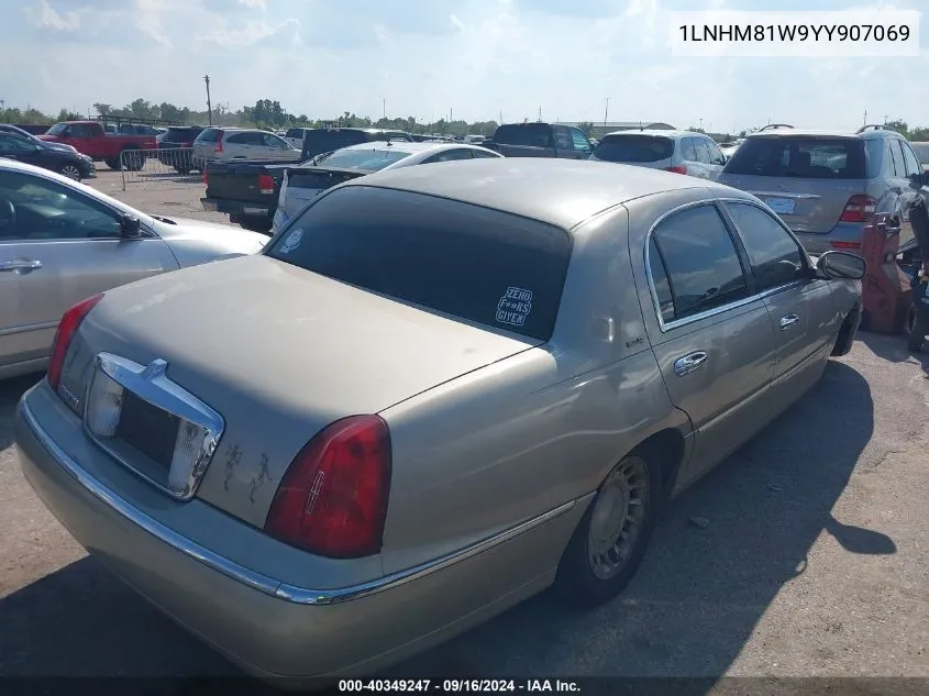 2000 Lincoln Town Car Executive VIN: 1LNHM81W9YY907069 Lot: 40349247