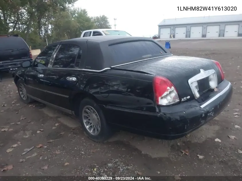 2001 Lincoln Town Car Signature VIN: 1LNHM82W41Y613020 Lot: 40393229