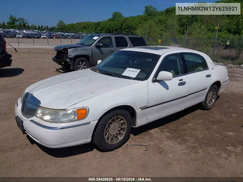 1LNHM82W12Y625921 2002 Lincoln Town Car Signature