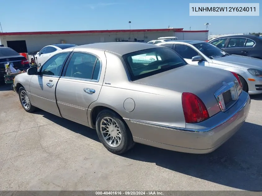 2002 Lincoln Town Car Signature VIN: 1LNHM82W12Y624011 Lot: 40401616