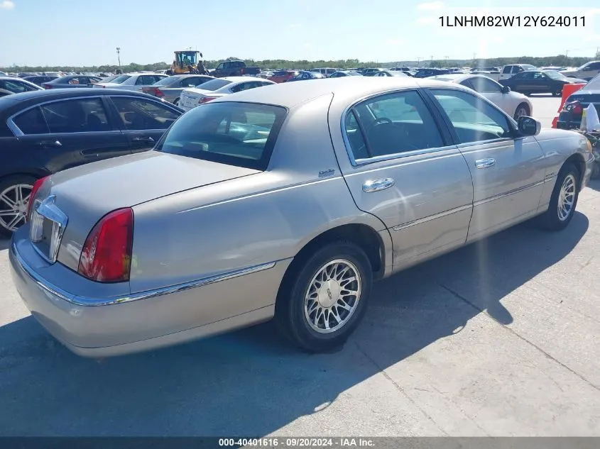 1LNHM82W12Y624011 2002 Lincoln Town Car Signature