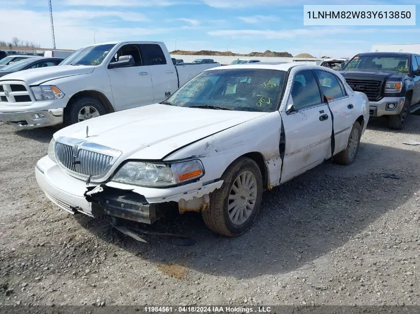 2003 Lincoln Town Car Signature VIN: 1LNHM82W83Y613850 Lot: 11984561