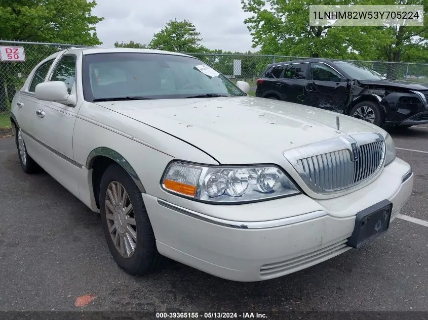 2003 Lincoln Town Car Signature VIN: 1LNHM82W53Y705224 Lot: 39365155