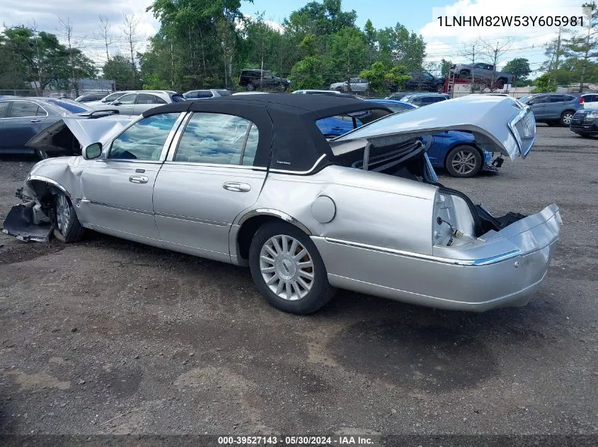 2003 Lincoln Town Car Signature VIN: 1LNHM82W53Y605981 Lot: 39527143