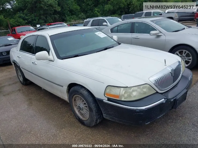 2003 Lincoln Town Car Signature VIN: 1LNHM82W93Y645237 Lot: 39570333