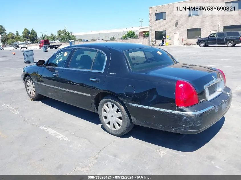 2003 Lincoln Town Car Executive L VIN: 1LNHM84W53Y690821 Lot: 39826421