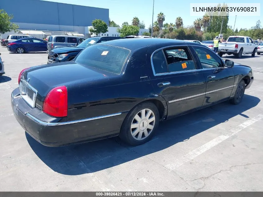 2003 Lincoln Town Car Executive L VIN: 1LNHM84W53Y690821 Lot: 39826421