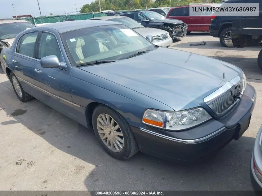 1LNHM82W43Y686987 2003 Lincoln Town Car Signature