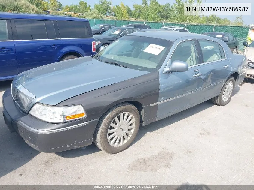 2003 Lincoln Town Car Signature VIN: 1LNHM82W43Y686987 Lot: 40200595