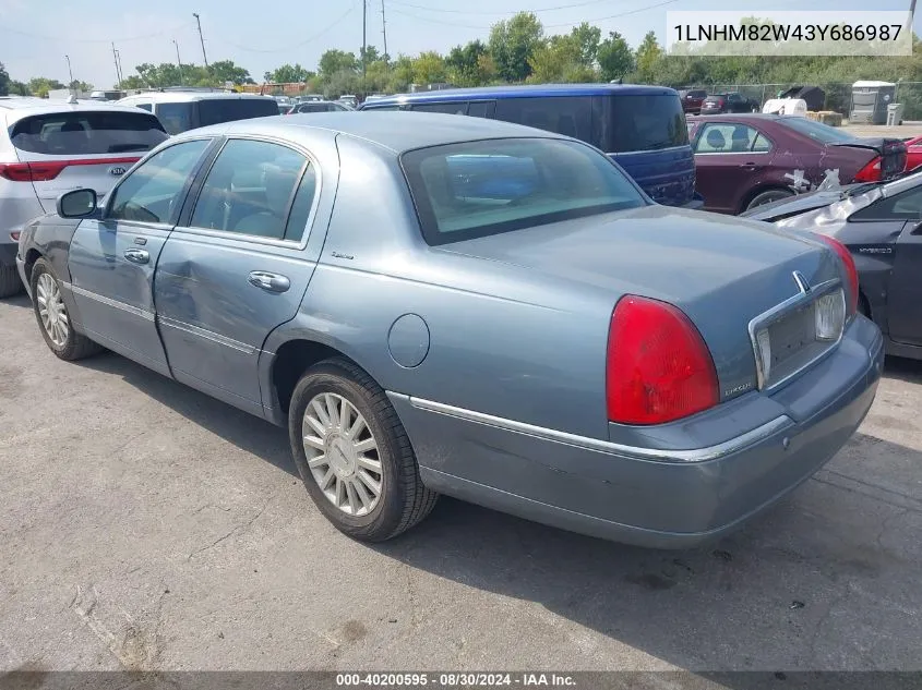 2003 Lincoln Town Car Signature VIN: 1LNHM82W43Y686987 Lot: 40200595