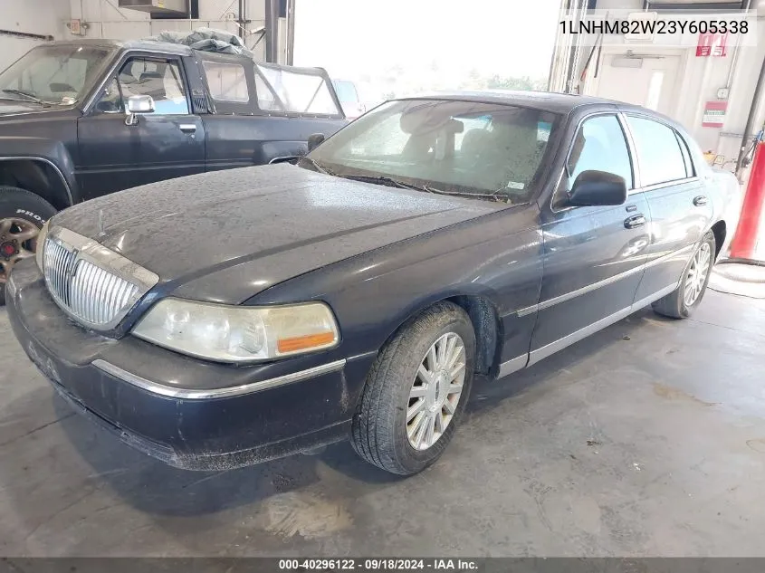 2003 Lincoln Town Car Signature VIN: 1LNHM82W23Y605338 Lot: 40296122