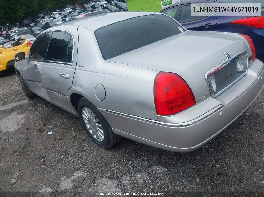 2004 Lincoln Town Car Signature VIN: 1LNHM81W44Y671019 Lot: 39572510