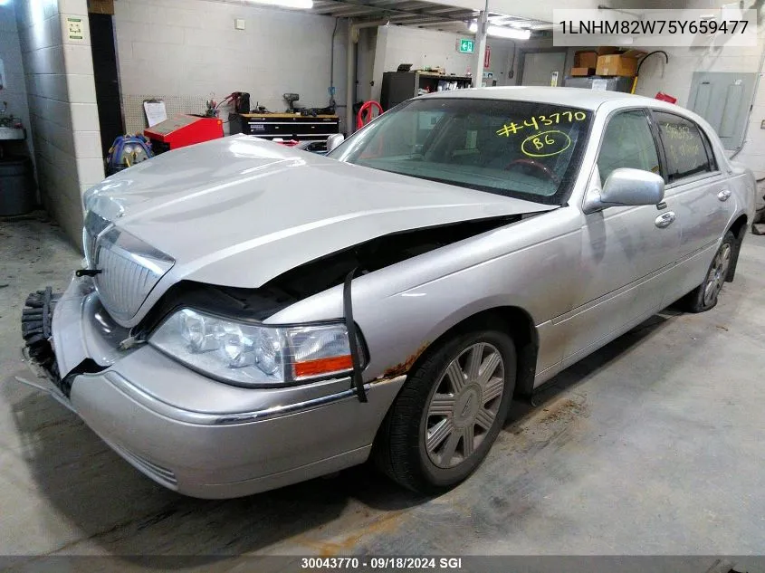 1LNHM82W75Y659477 2005 Lincoln Town Car Signature Limited