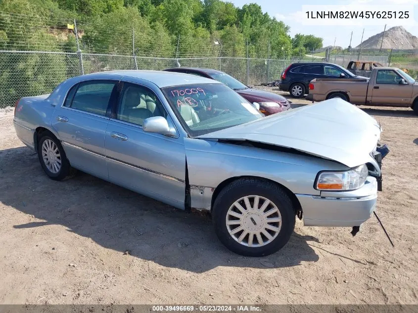 2005 Lincoln Town Car Signature Limited VIN: 1LNHM82W45Y625125 Lot: 39496669