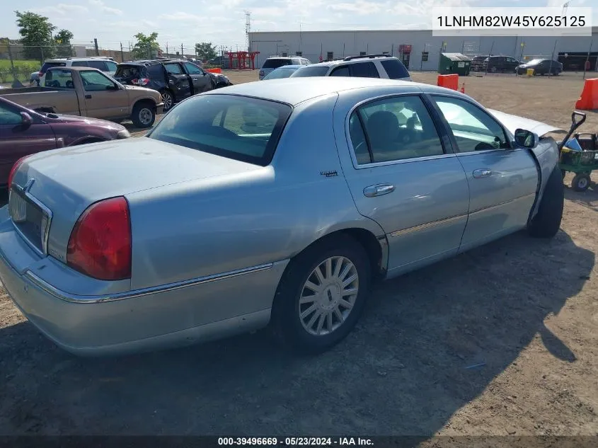 2005 Lincoln Town Car Signature Limited VIN: 1LNHM82W45Y625125 Lot: 39496669