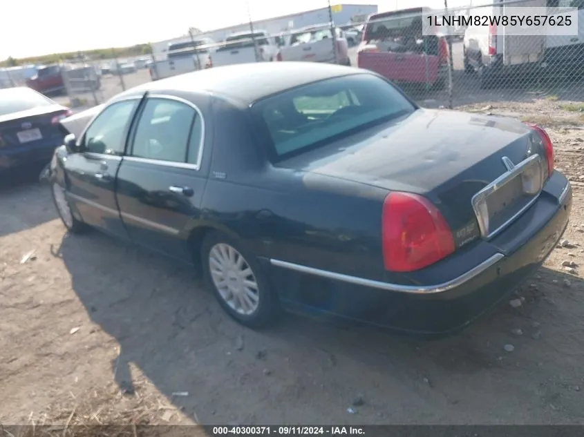 1LNHM82W85Y657625 2005 Lincoln Town Car Signature Limited