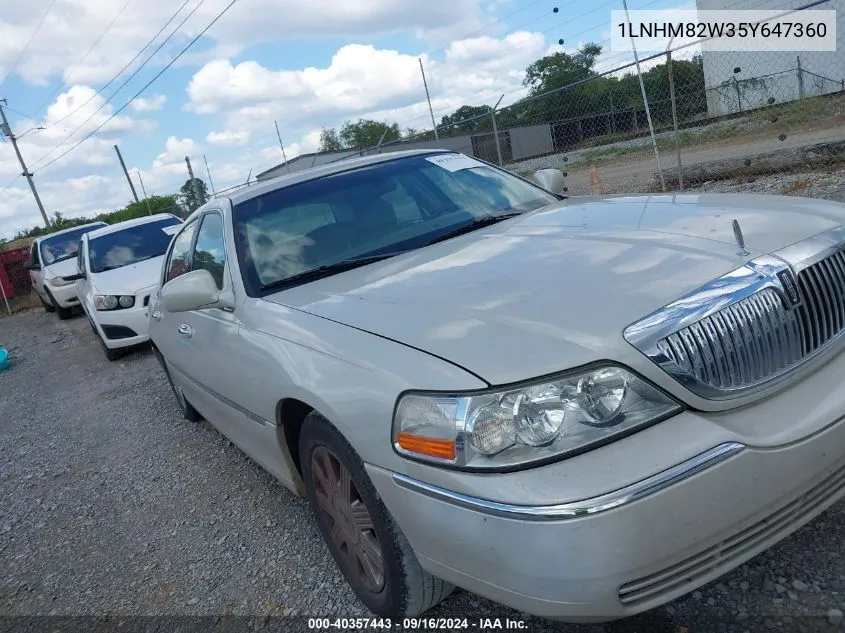 2005 Lincoln Town Car Signature Limited VIN: 1LNHM82W35Y647360 Lot: 40357443