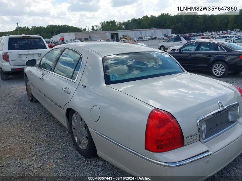 2005 Lincoln Town Car Signature Limited VIN: 1LNHM82W35Y647360 Lot: 40357443