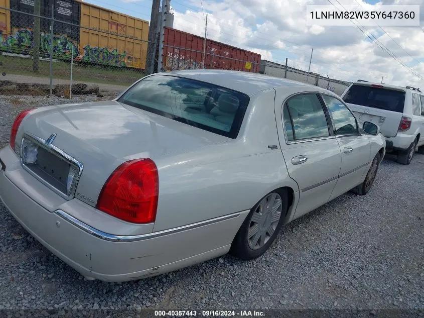 2005 Lincoln Town Car Signature Limited VIN: 1LNHM82W35Y647360 Lot: 40357443