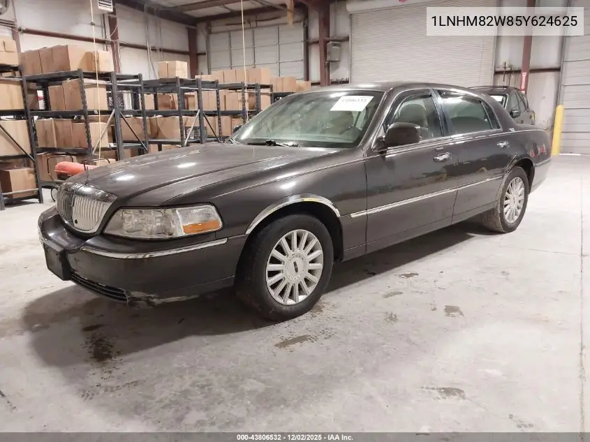 1LNHM82W85Y624625 2005 Lincoln Town Car Signature Limited