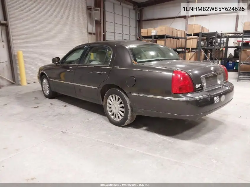 1LNHM82W85Y624625 2005 Lincoln Town Car Signature Limited